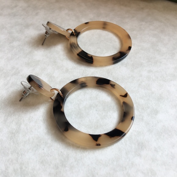 Tortoise Shell Circle Drop Earrings - Picture 3 of 5